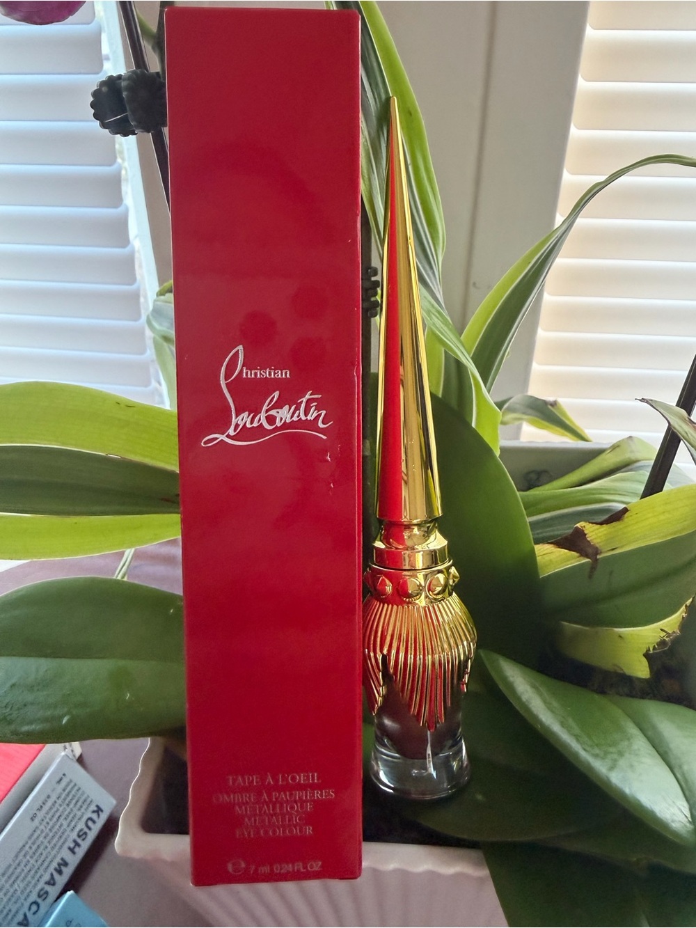 Christian Louboutin Gold & Red Metallic EyeHadow Colour , Pyrite,460
